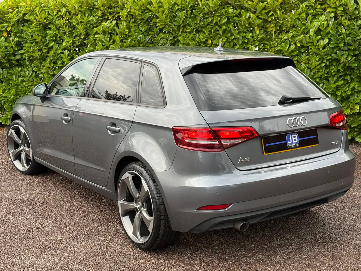 Audi A3 1.6 TDI *Face lift model* - Image 2