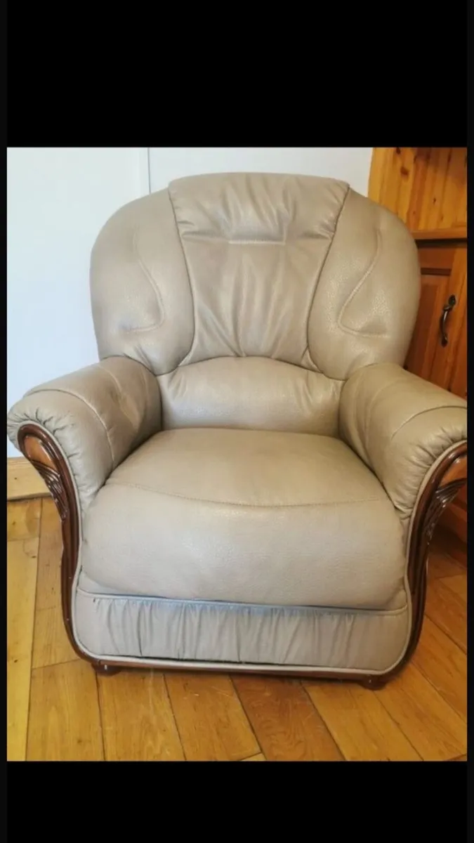 Italian leather 3 seater sofa and armchair - Image 4