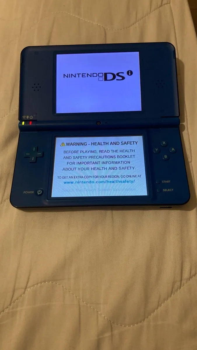 Nintendo DSI XL Bundle - Image 1
