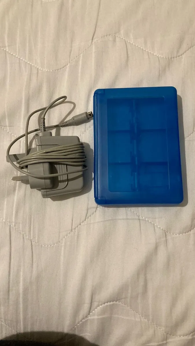 Nintendo DSI XL Bundle - Image 4