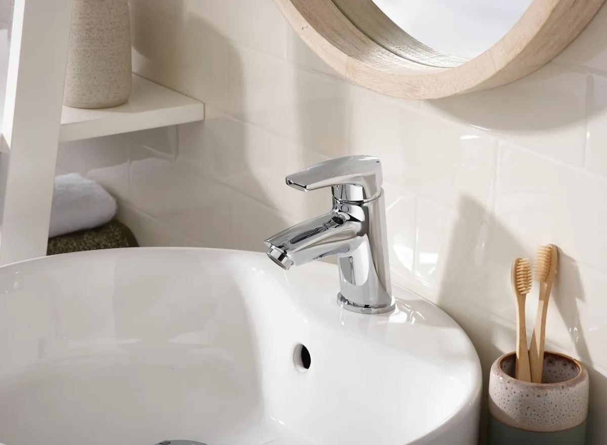 Orta Chromed Bathroom Basin Sink Monobloc Single - Image 3