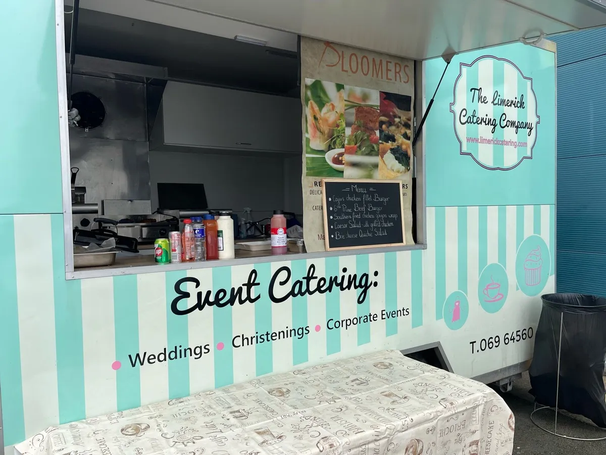 Catering truck - Image 1