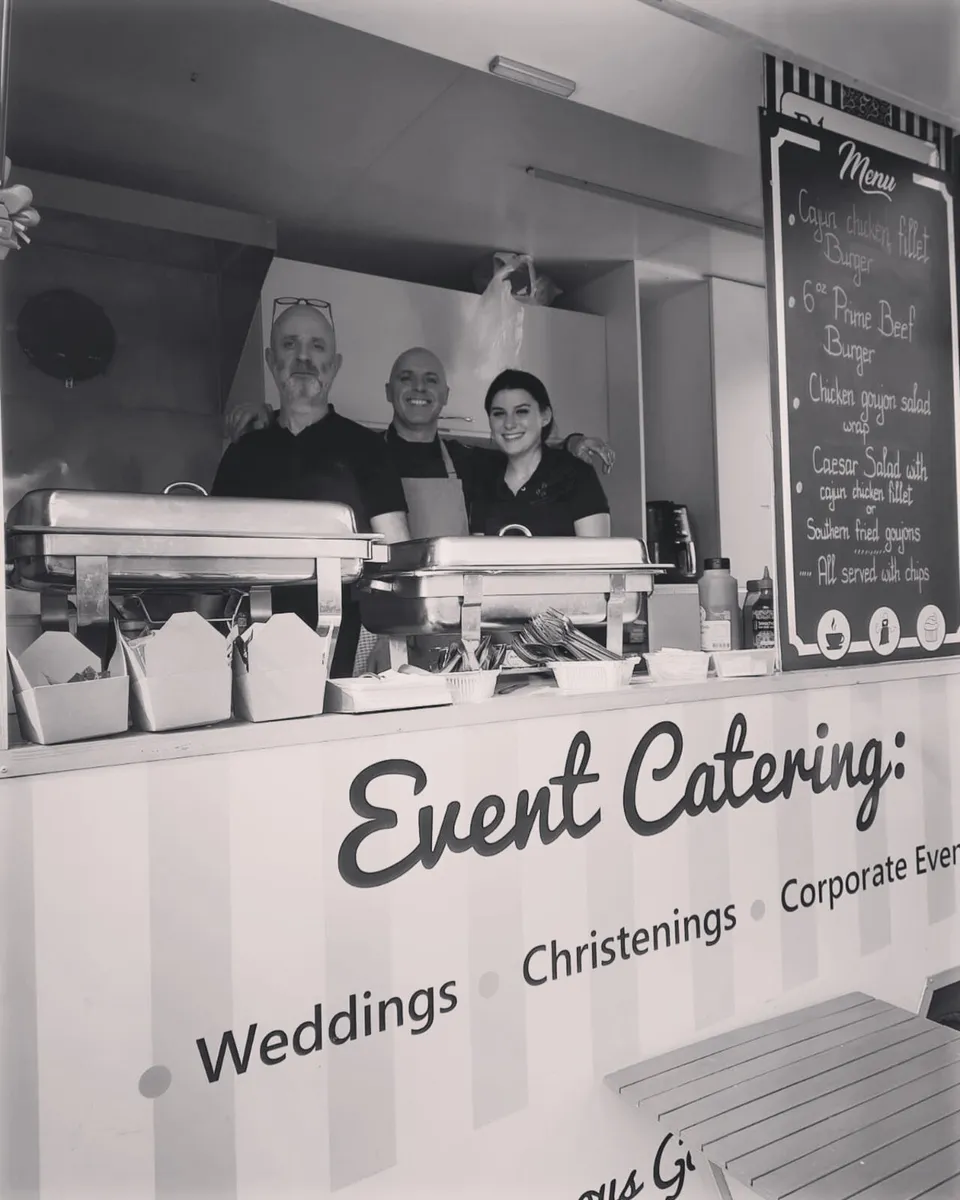 Catering truck - Image 4