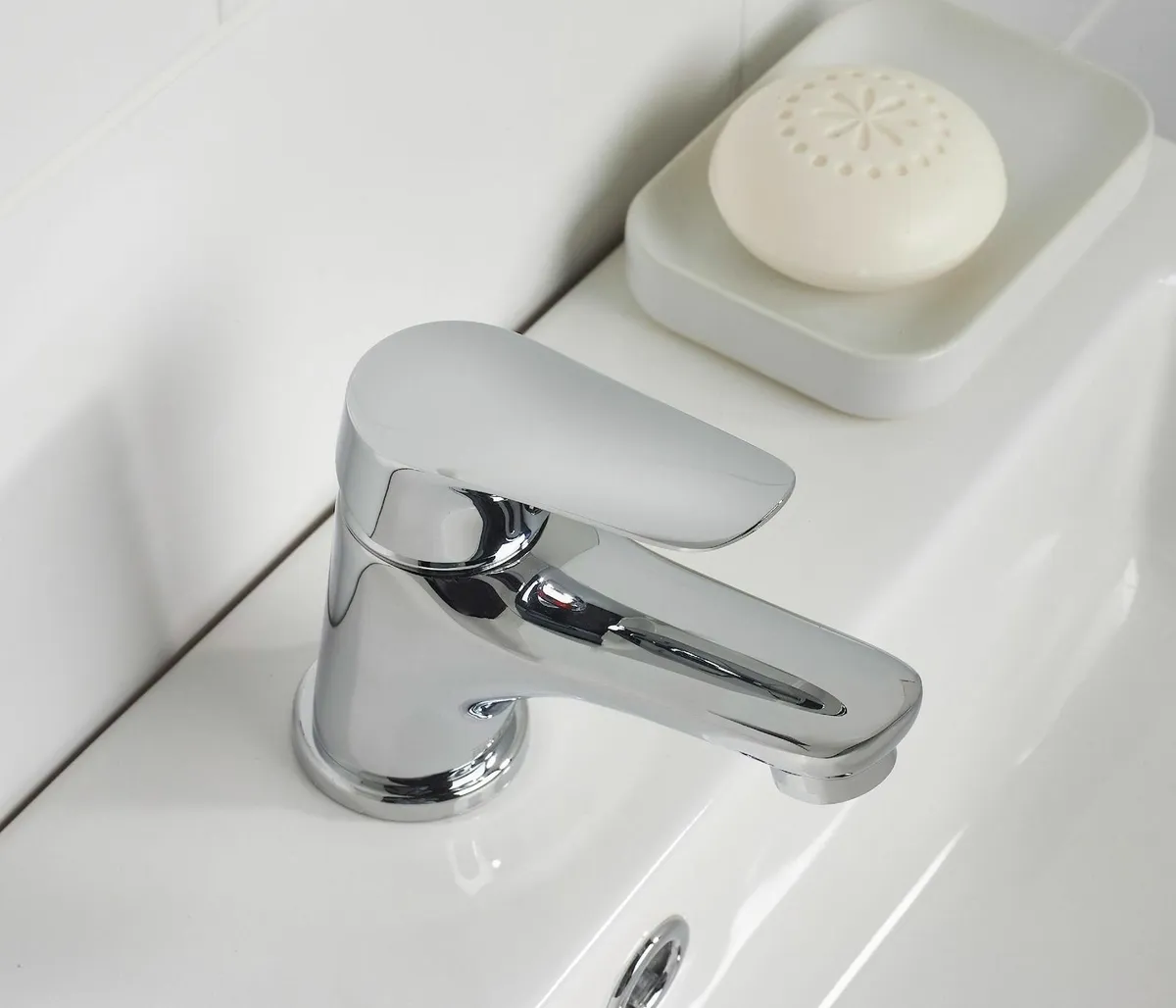 Essentials Aster Bathroom Taps Basin Mixer - Image 4