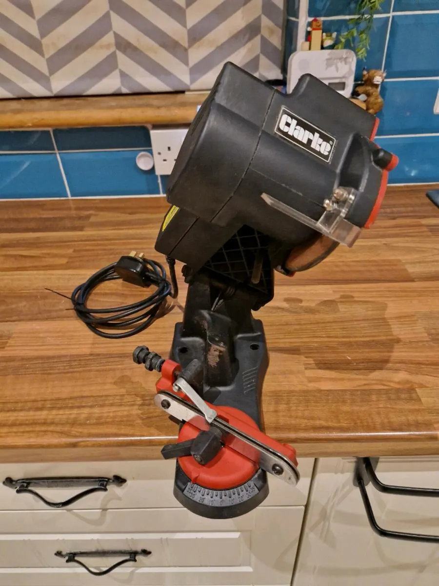 Clarke electric chainsaw chain edger - Image 1