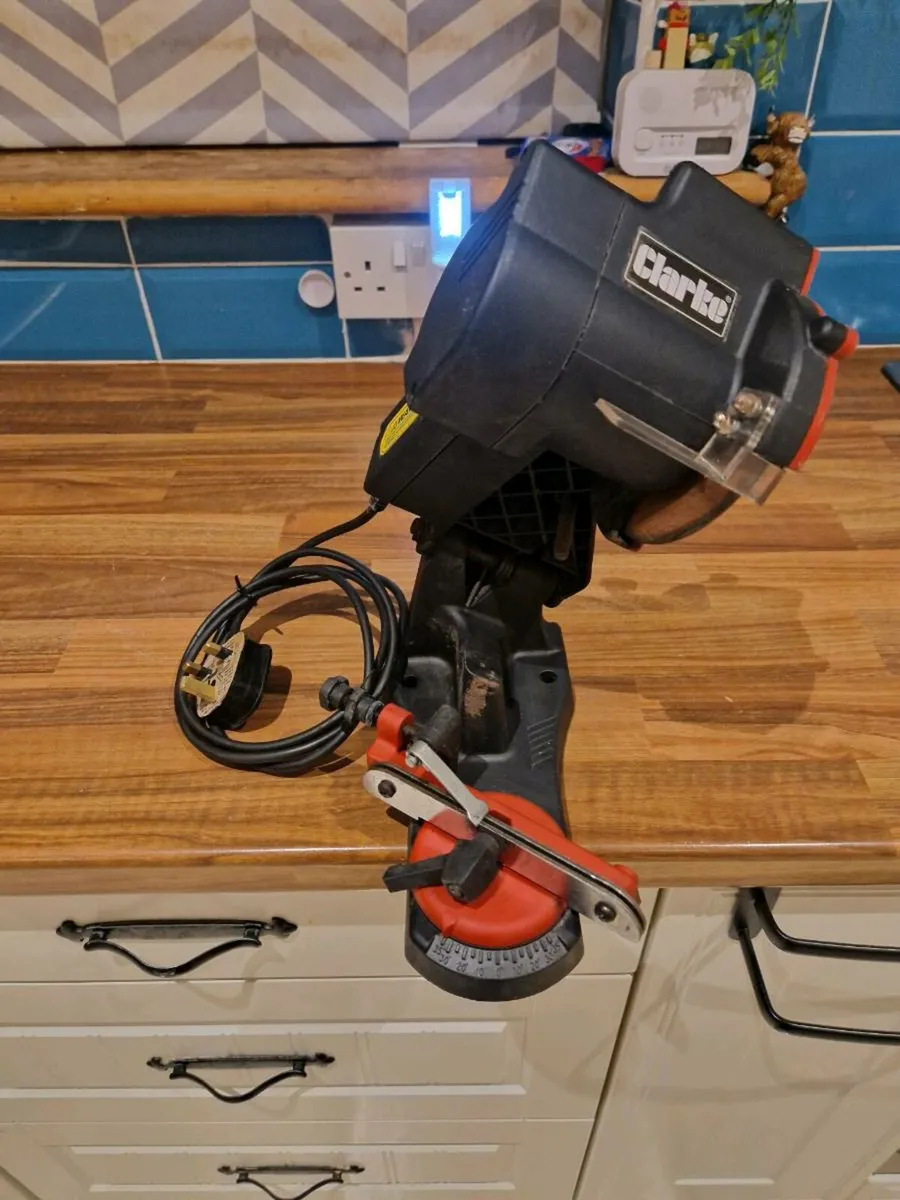 Clarke electric chainsaw chain edger - Image 2