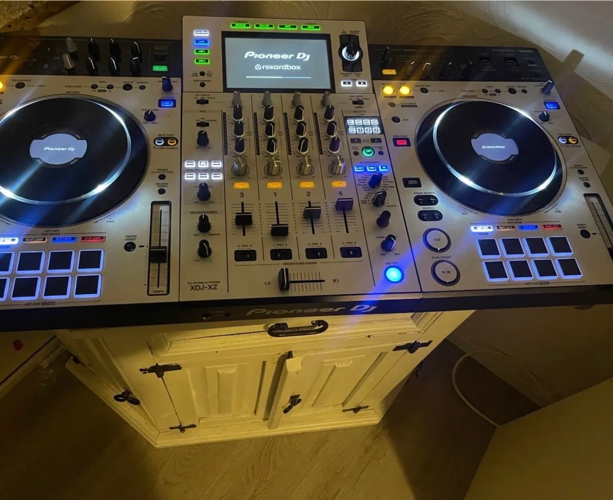 Pioneer Controller XDJ-XZ - Image 1