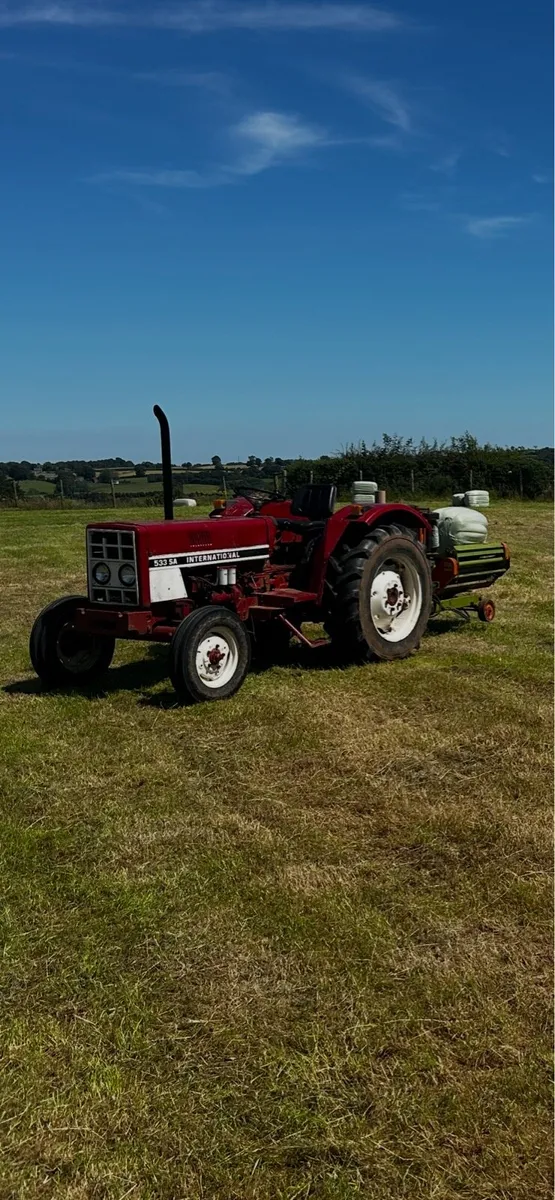 International 533 tractor - Image 1