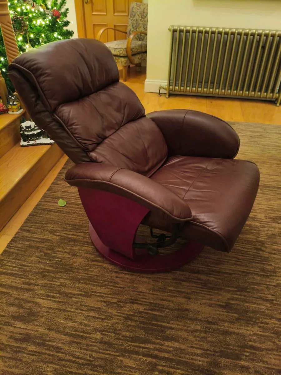 Beautiful wine leather recliner 150 - Image 3