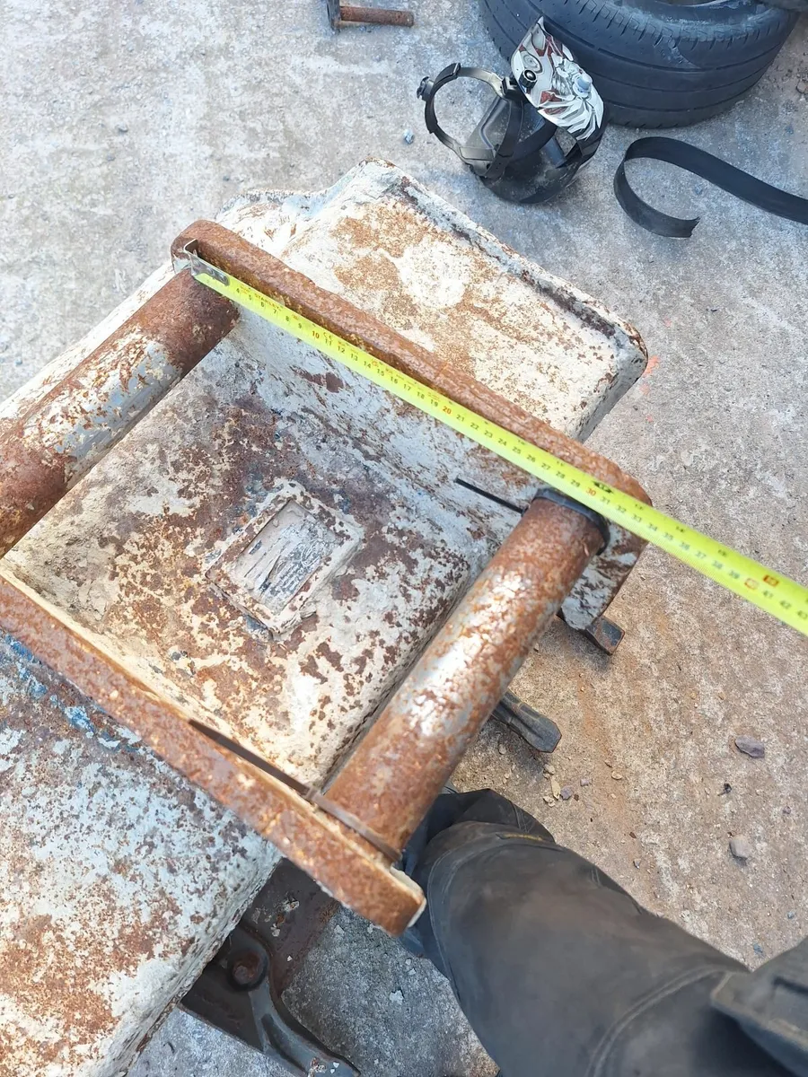 Strickland 30" digging bucket 50mm pins 8 ton - Image 3