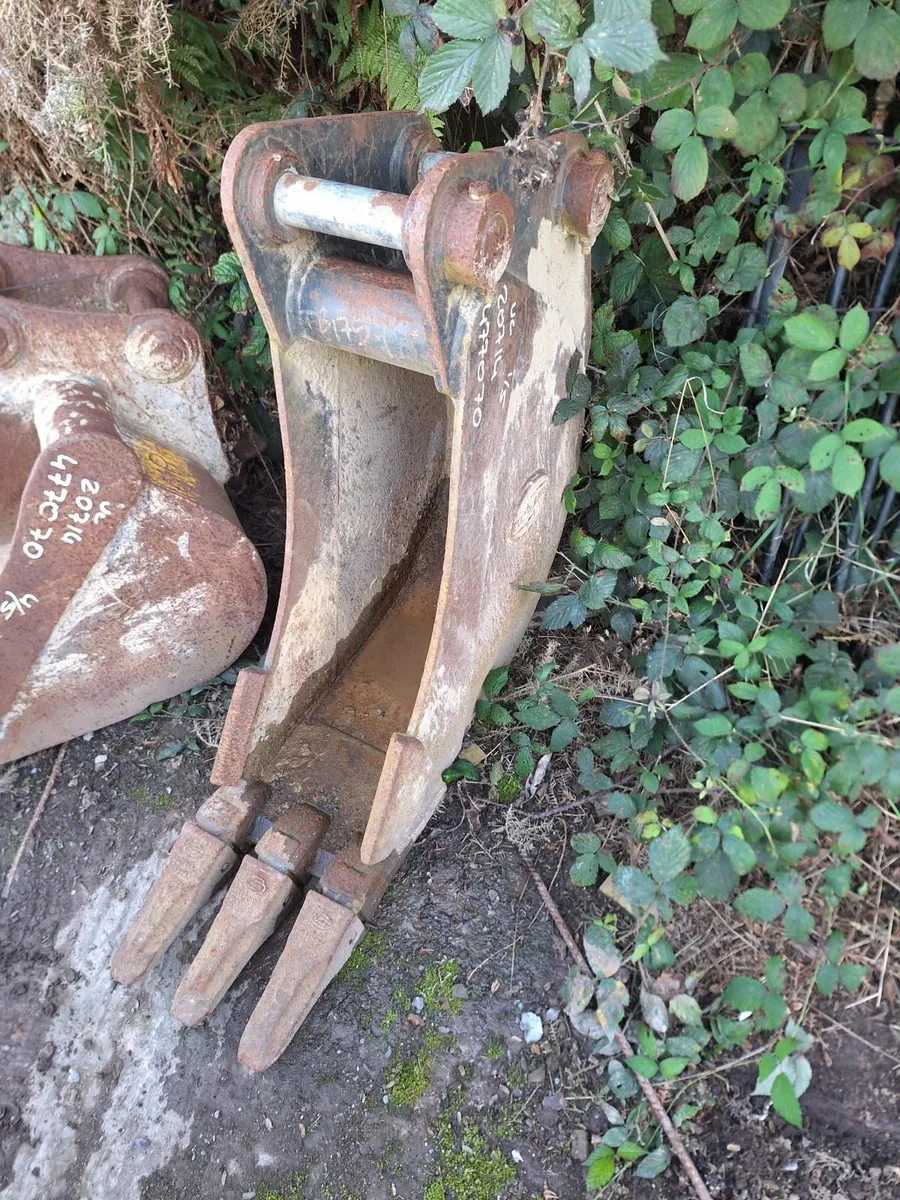 Strickland 12" bucket 50mm pins - Image 1