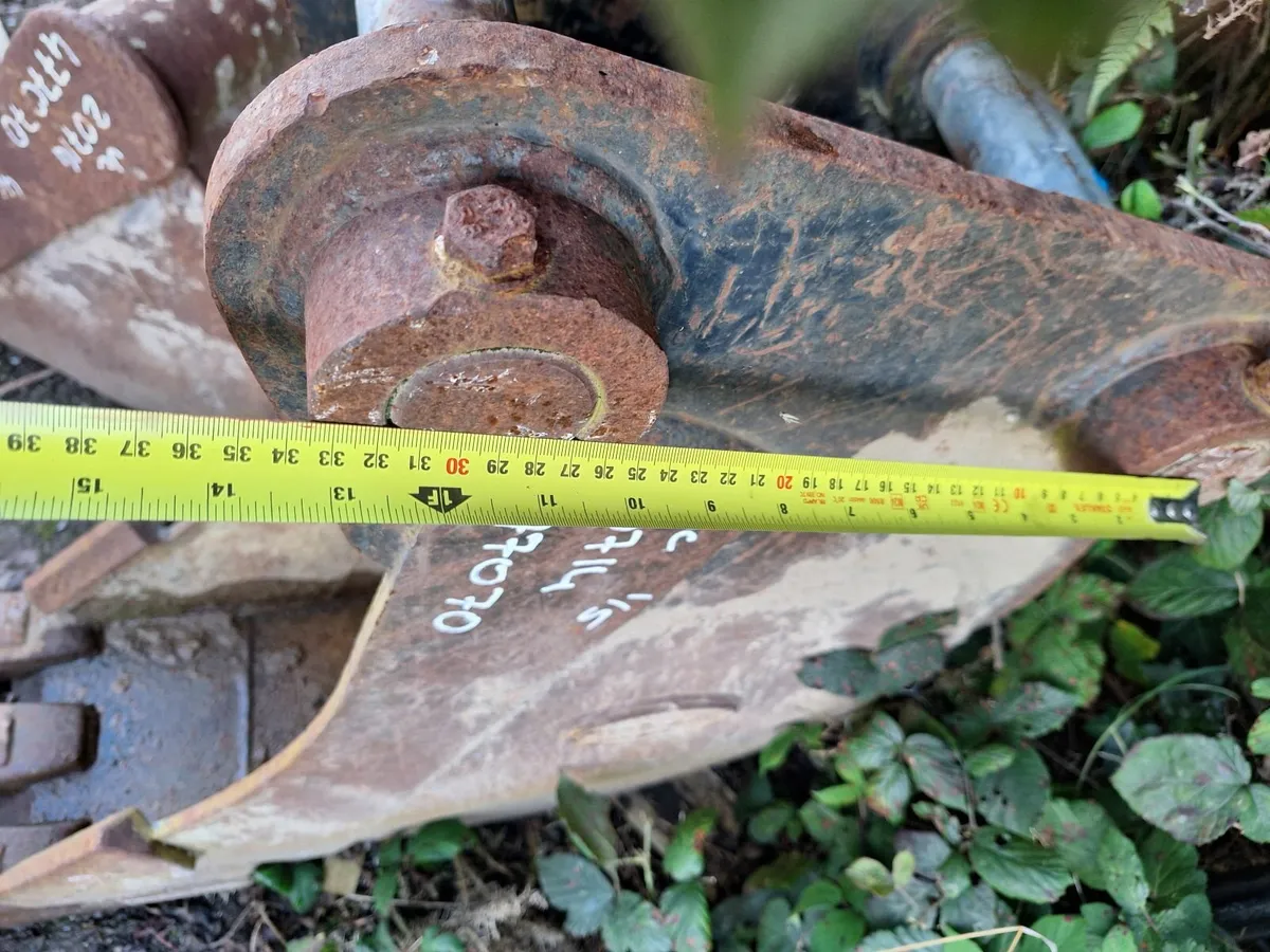 Strickland 12" bucket 50mm pins - Image 4