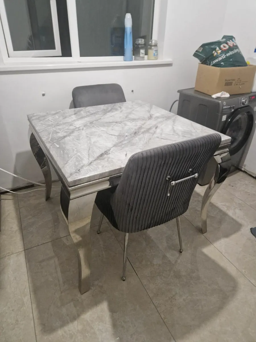 Kitchen table - Image 1