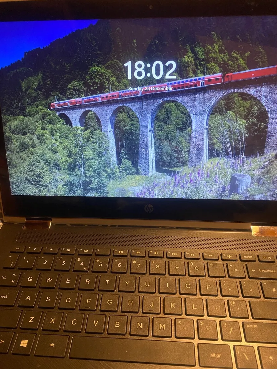 Hp touchscreen laptop - Image 2