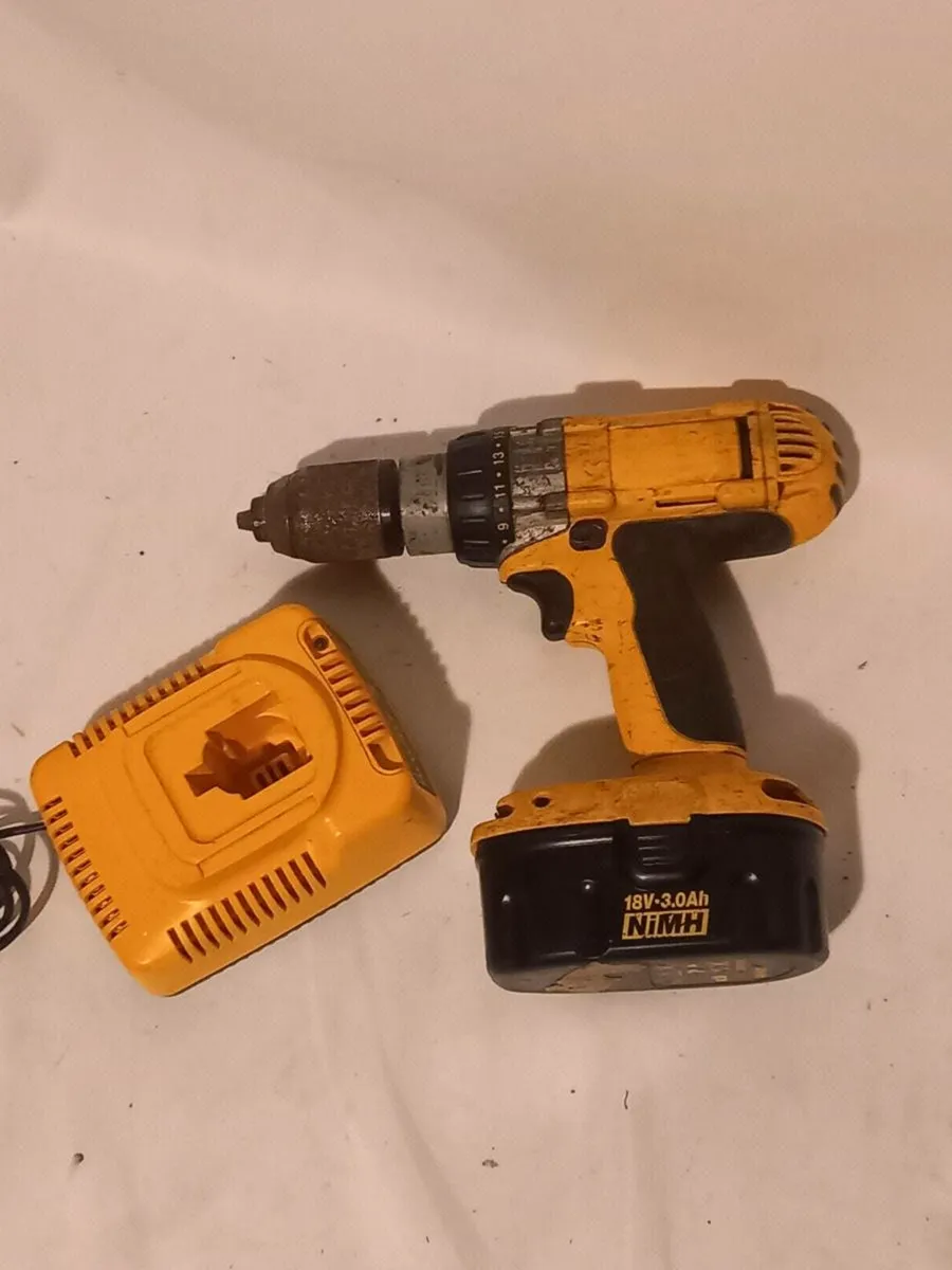 DeWalt Cordless Drill Set - Image 2