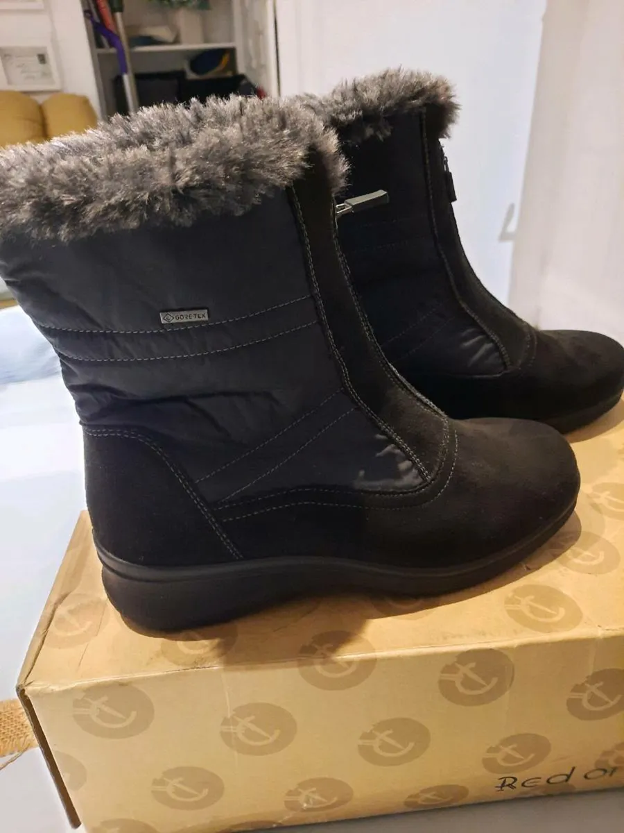 Mckinnely gortex boots - Image 1