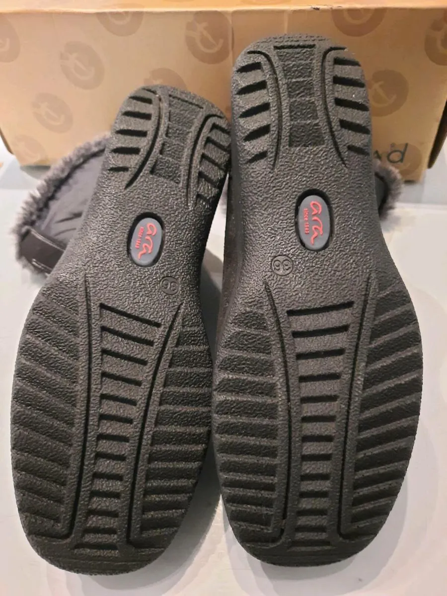 Mckinnely gortex boots - Image 2