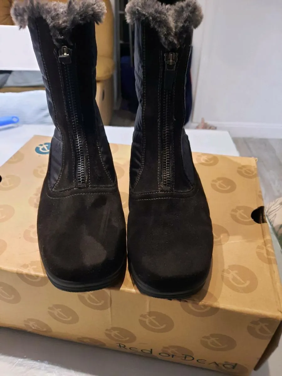 Mckinnely gortex boots - Image 3