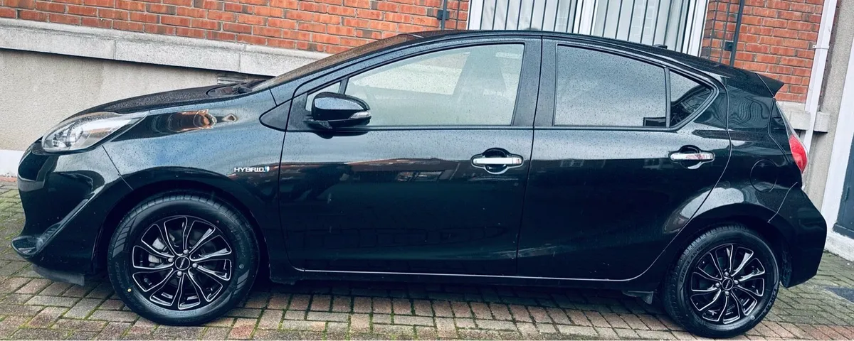 Toyota Aqua Hybrid 2017 Full Option Car - Image 3