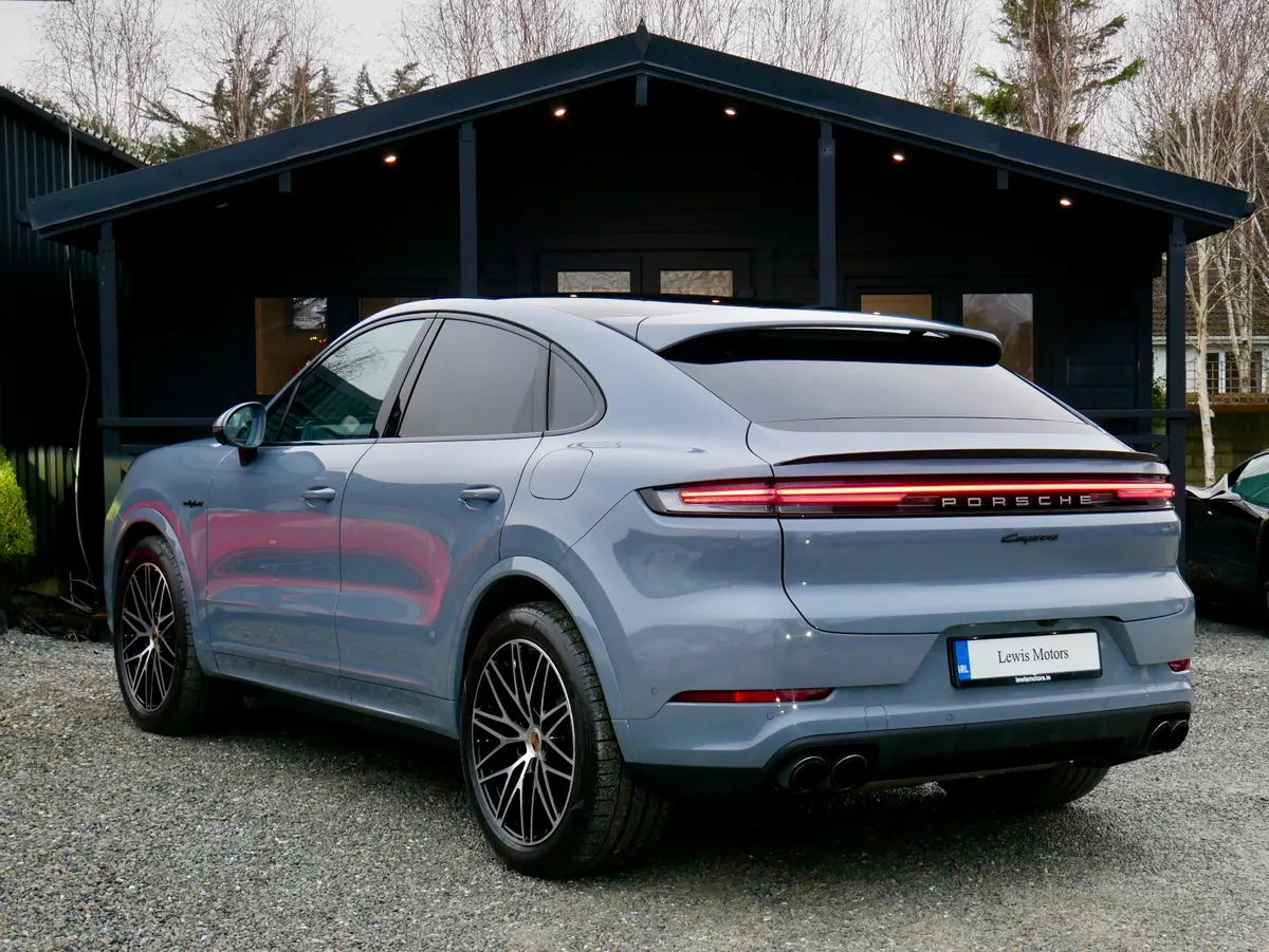 2025 Porsche Cayenne Coupe E-Hybrid - Image 4