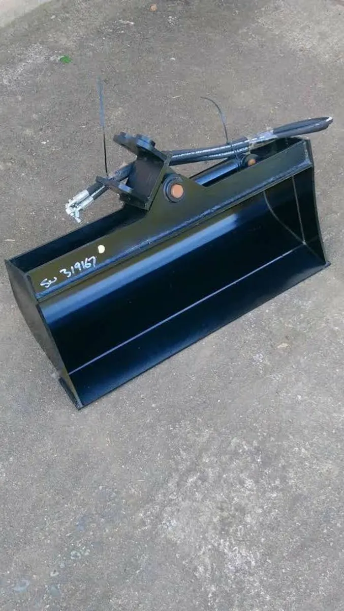 MIVA JPC LANDSCAPING TILTING MINI DIGGER BUCKET - Image 1