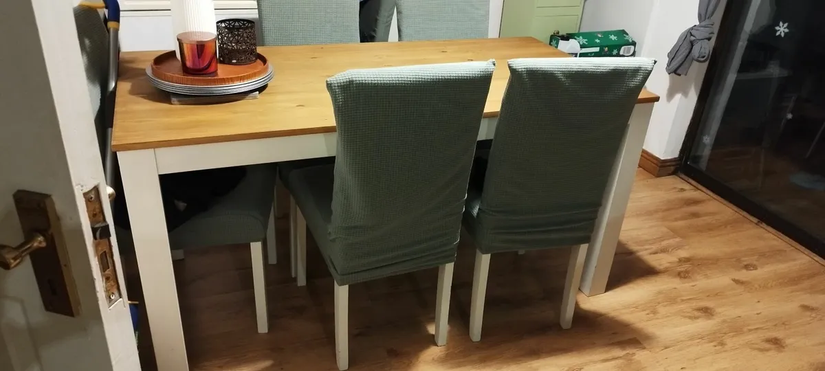 Dining table and chairs - Image 1