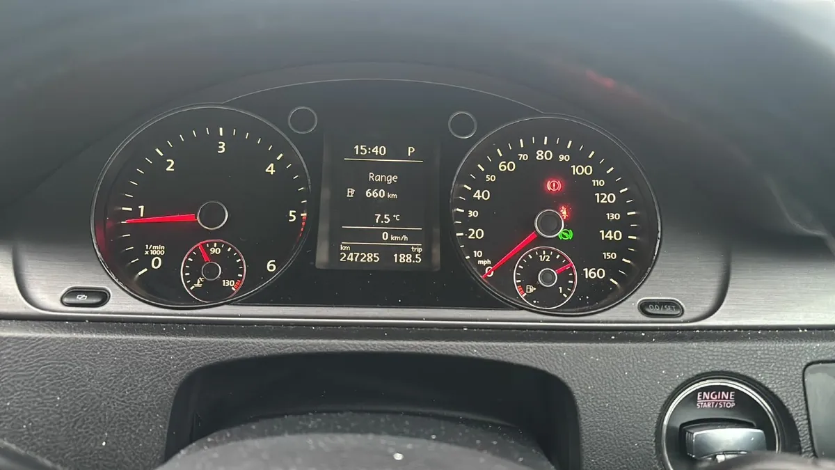 Volkswagen Passat 2011 Automatic - Image 2