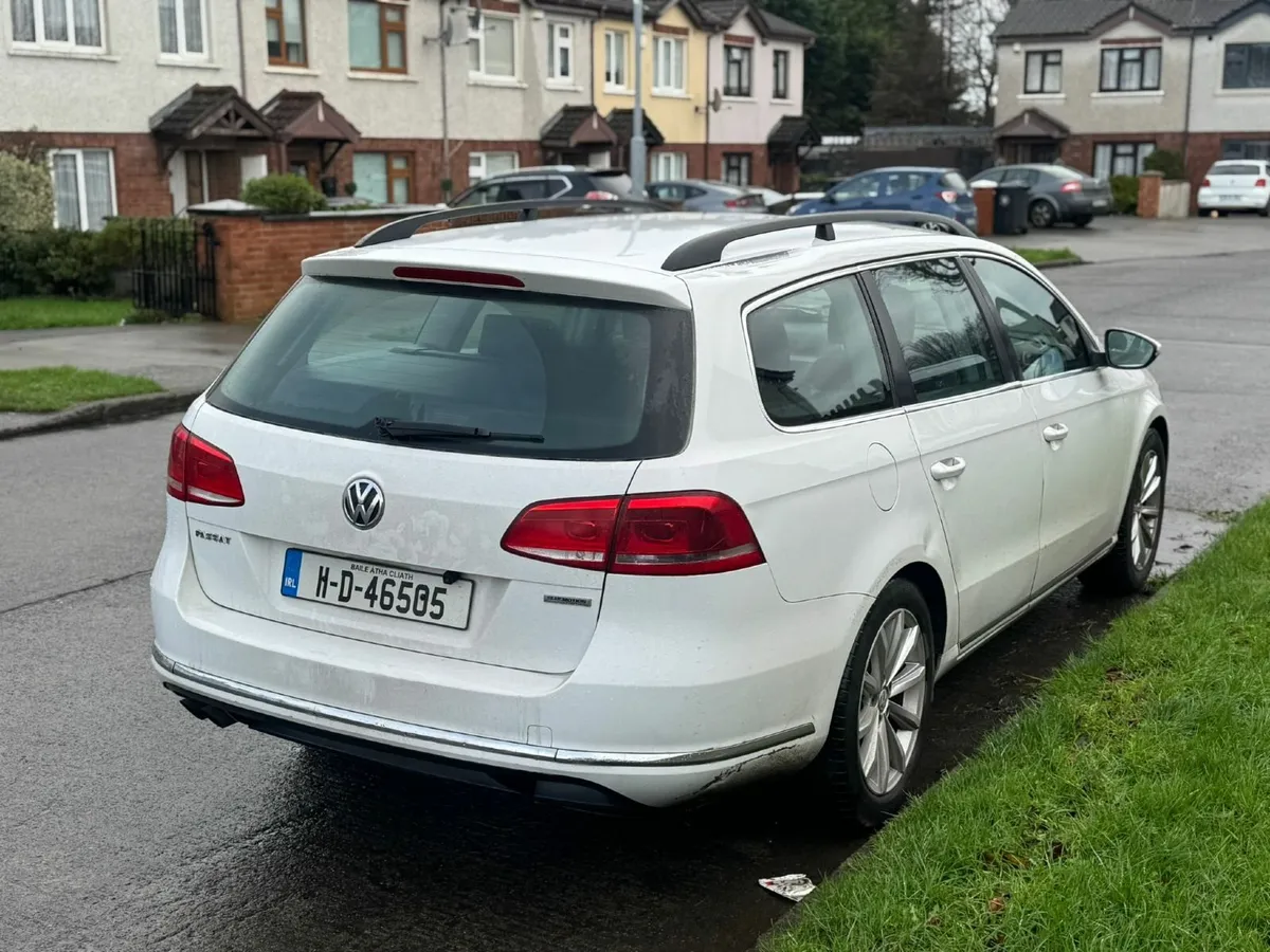 Volkswagen Passat 2011 Automatic - Image 3