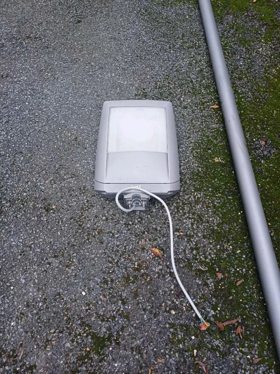 Lighting poles and flood lights - Image 3