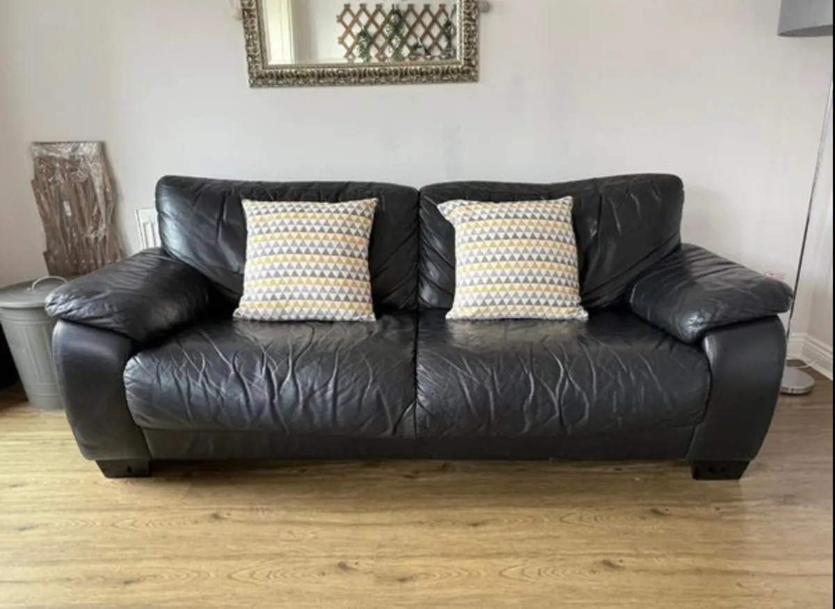 Black leather sofa, in very good condition - Image 1