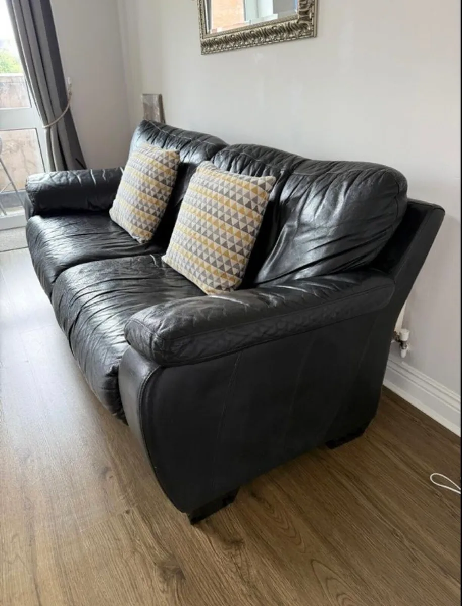 Black leather sofa, in very good condition - Image 2