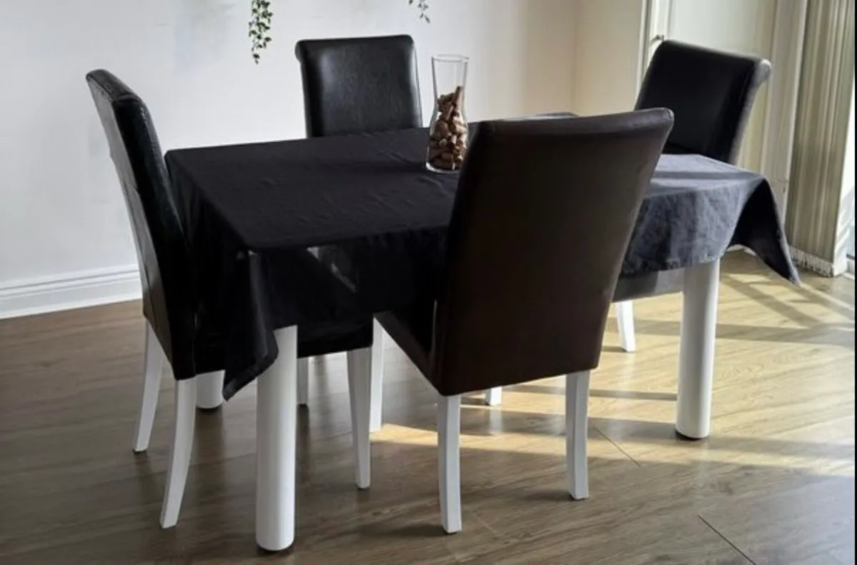 Solid wood table - Image 1