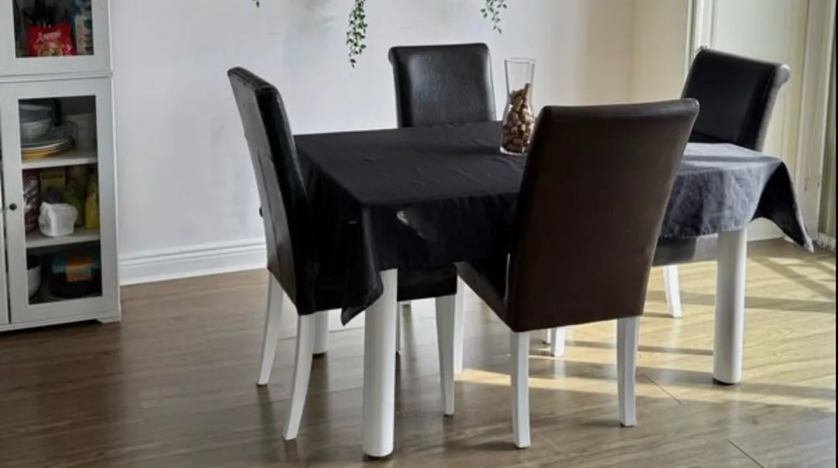 Solid wood table - Image 2