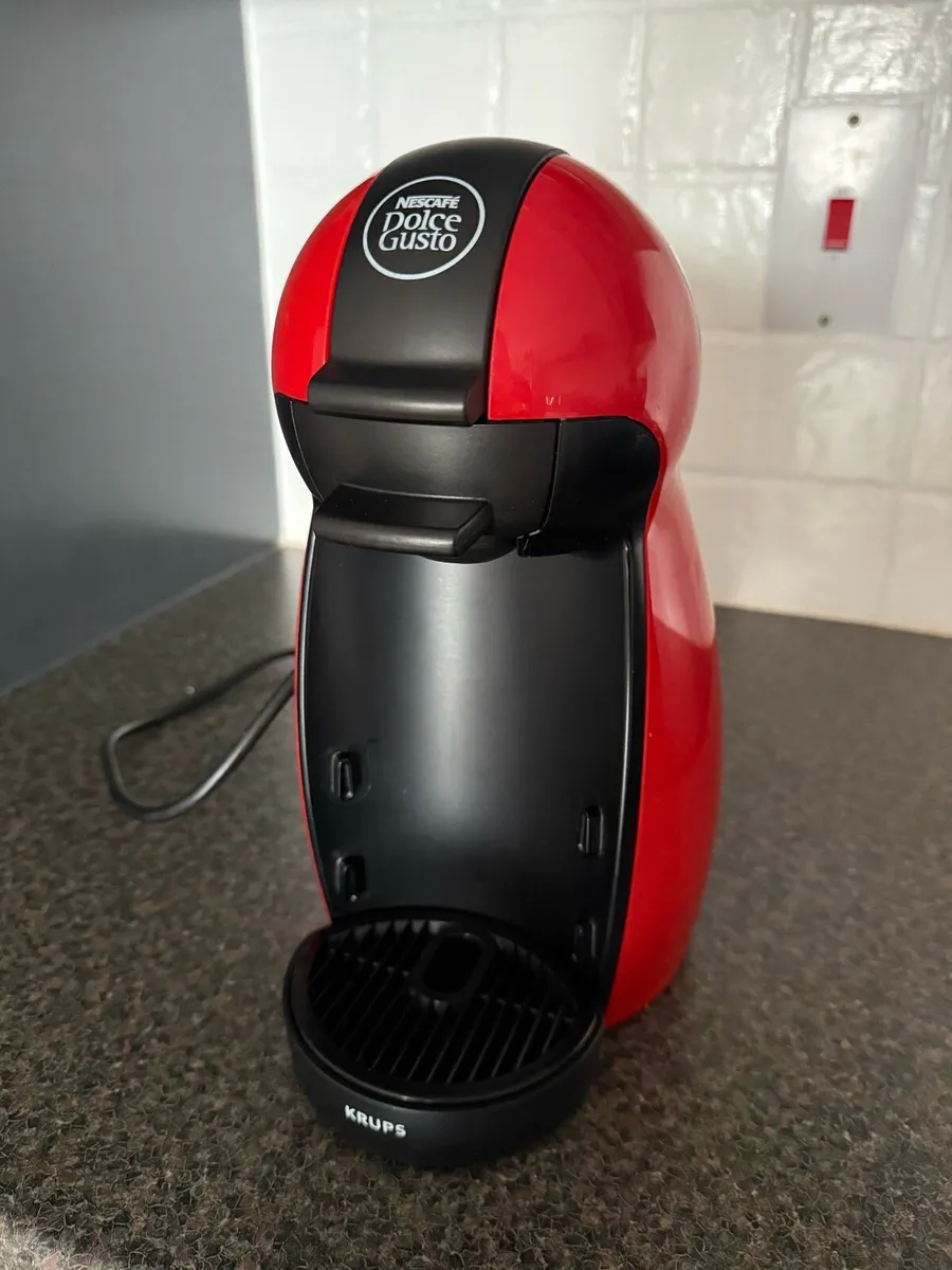 Nescafé Dolce Gusto coffee machine, red and black - Image 1