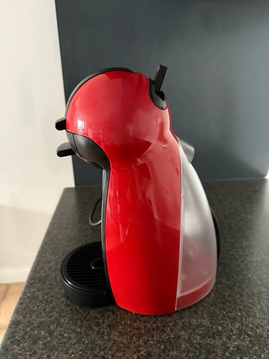 Nescafé Dolce Gusto coffee machine, red and black - Image 2