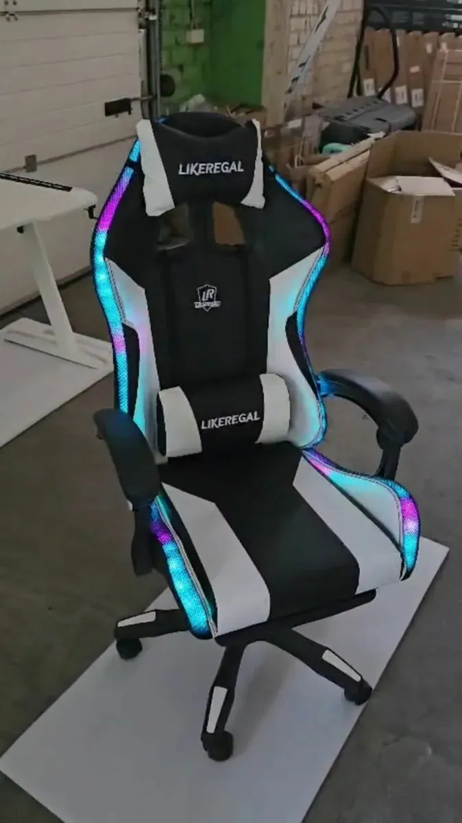 Gaming-pc-chair with-led-lights and speakers - Image 1