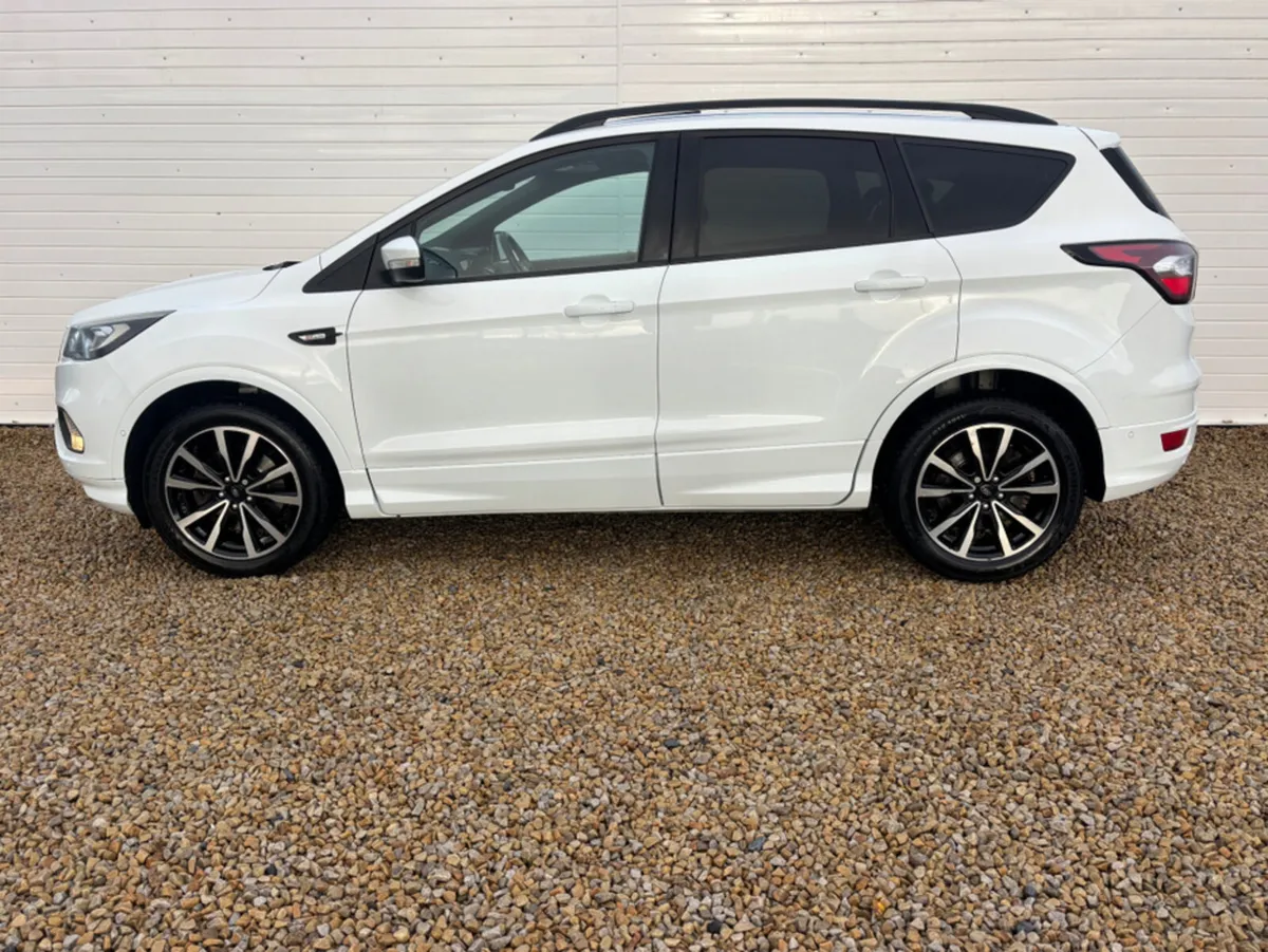 Ford Kuga 1.5 TDCI 120PS ST-LINE - Sunroof - Image 4