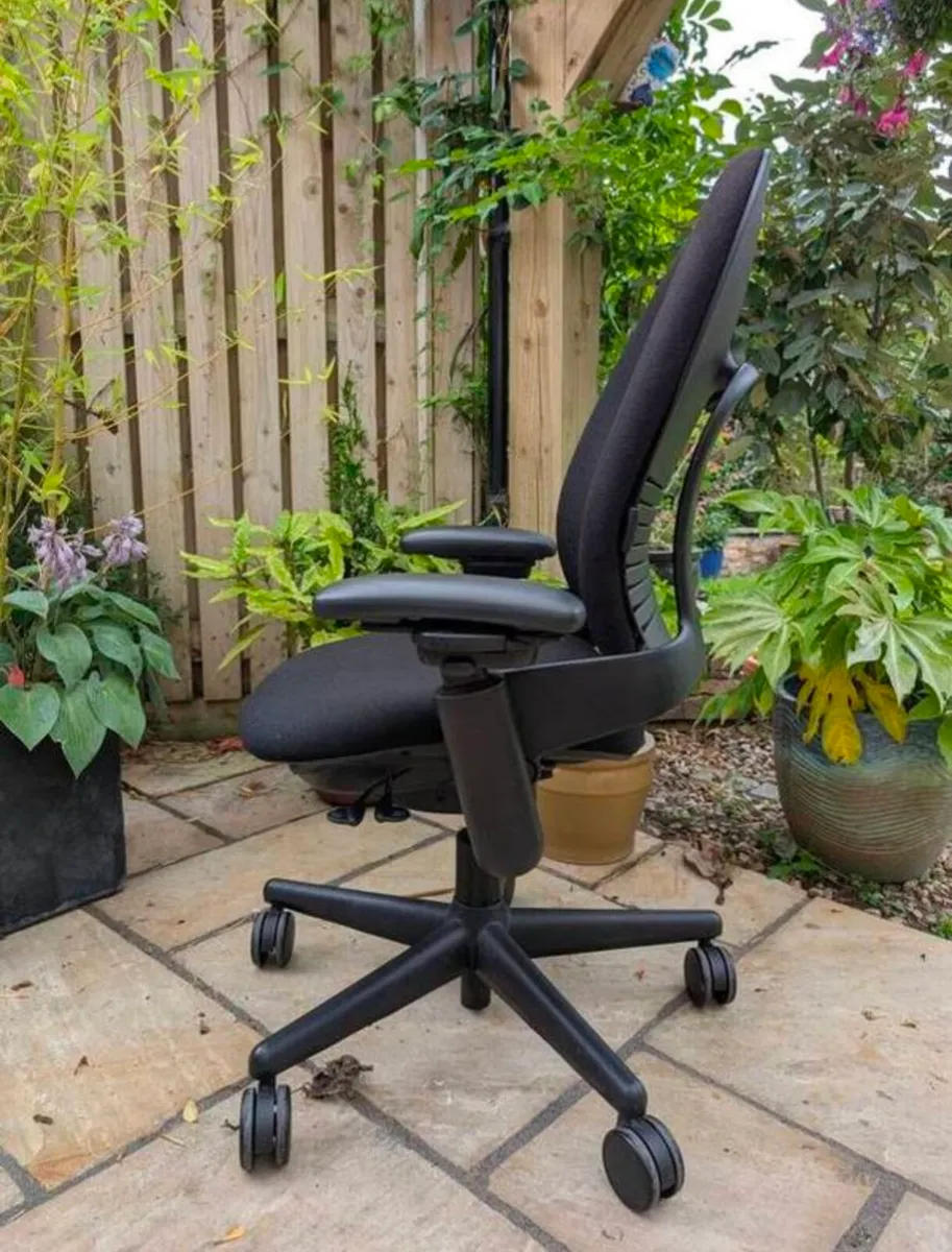Ergonomic office chair - Image 2