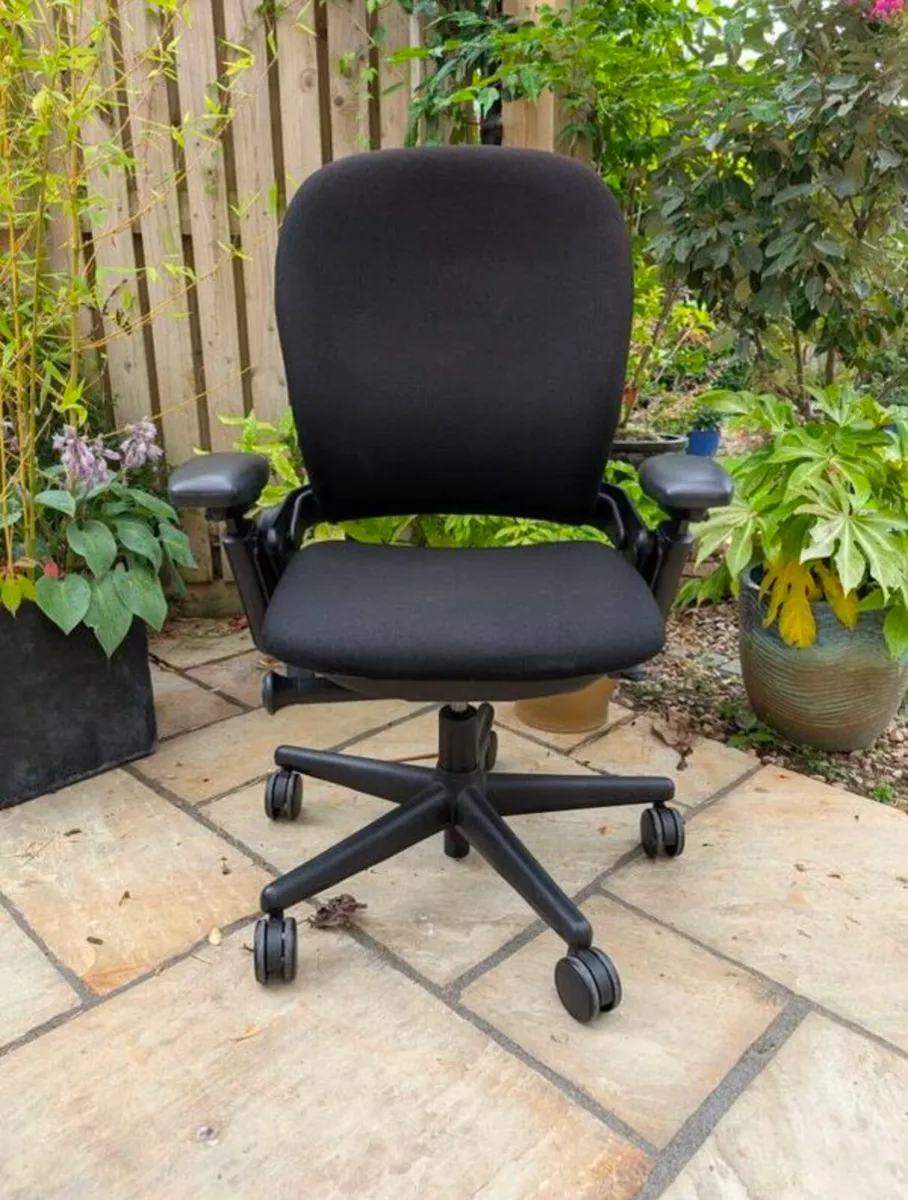 Ergonomic office chair - Image 3