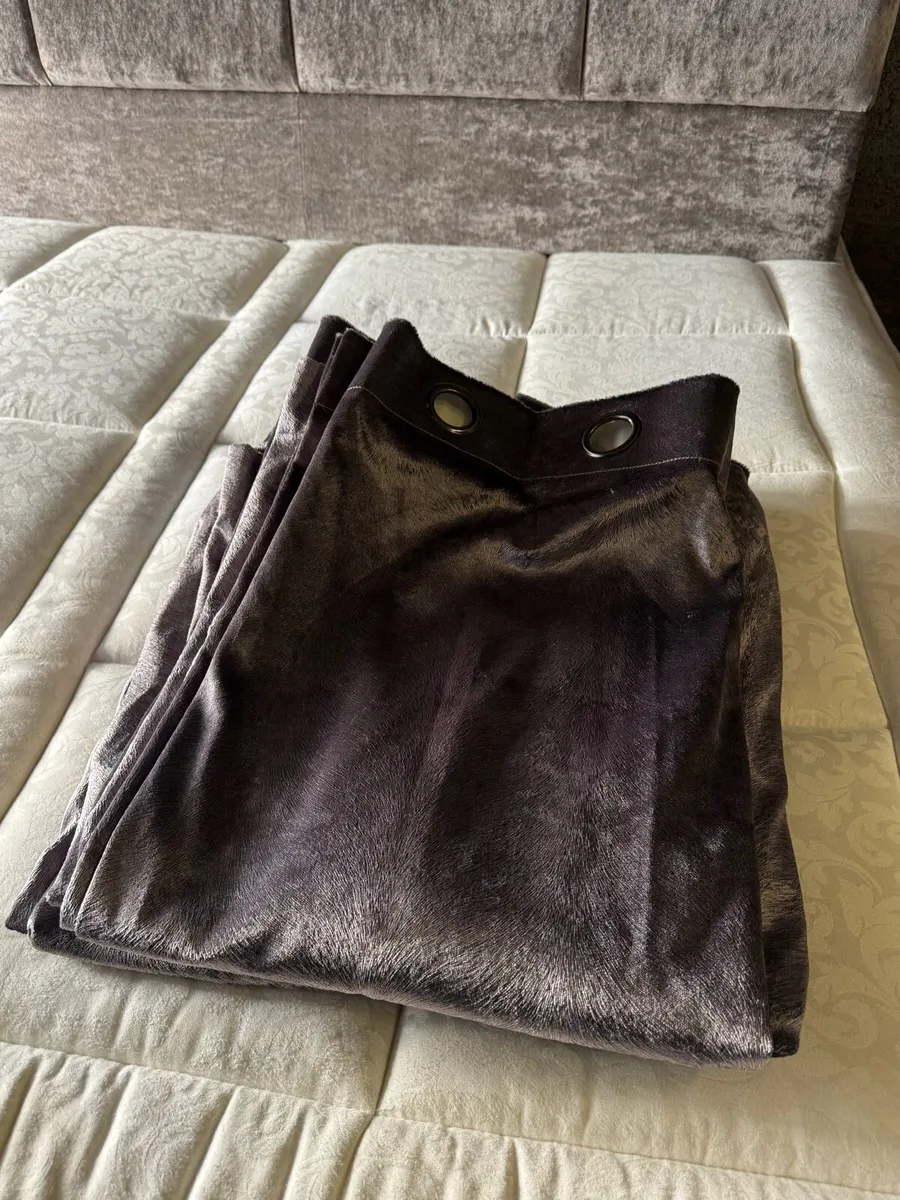 Superking 6ft Bed with Headboard & Curtains - Image 4