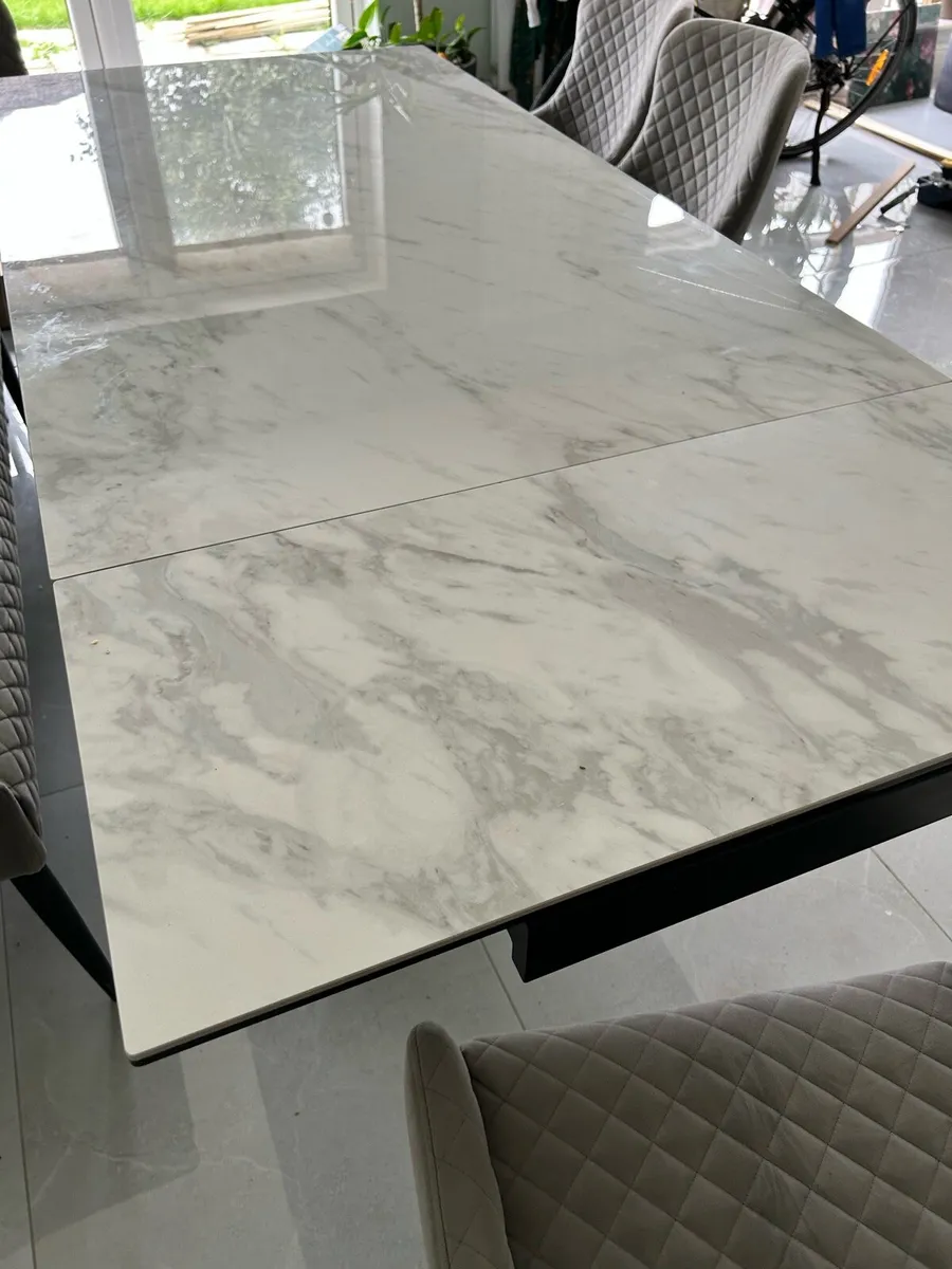 Dining table - Image 2