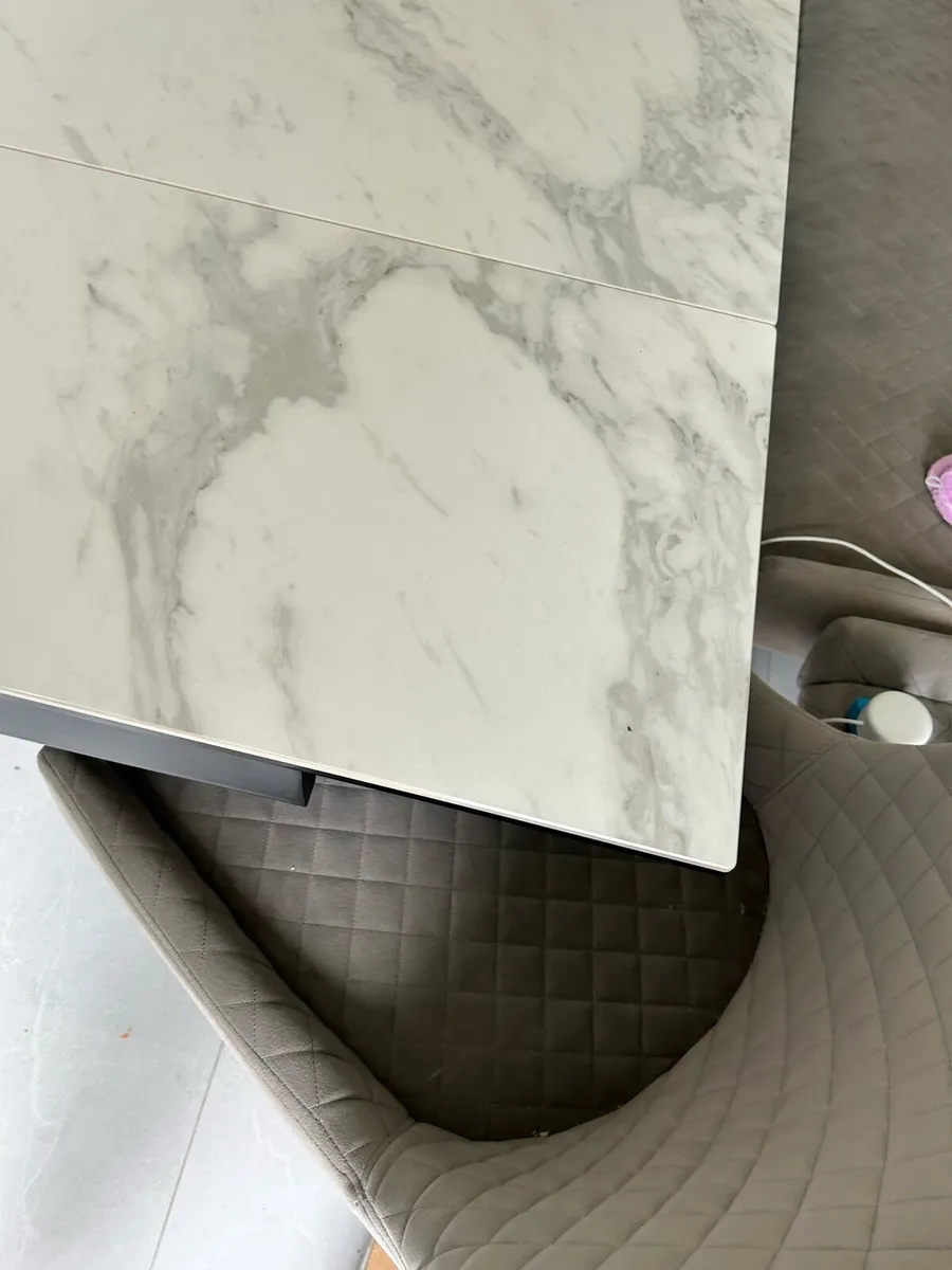 Dining table - Image 4