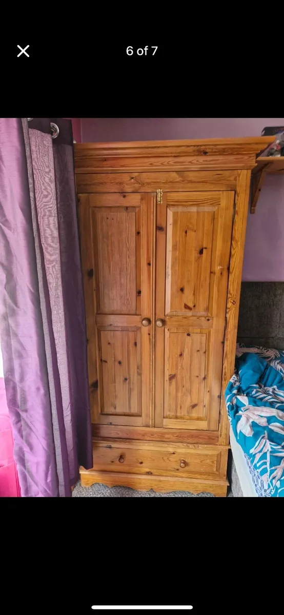 Wardrobe €100 excellent condition