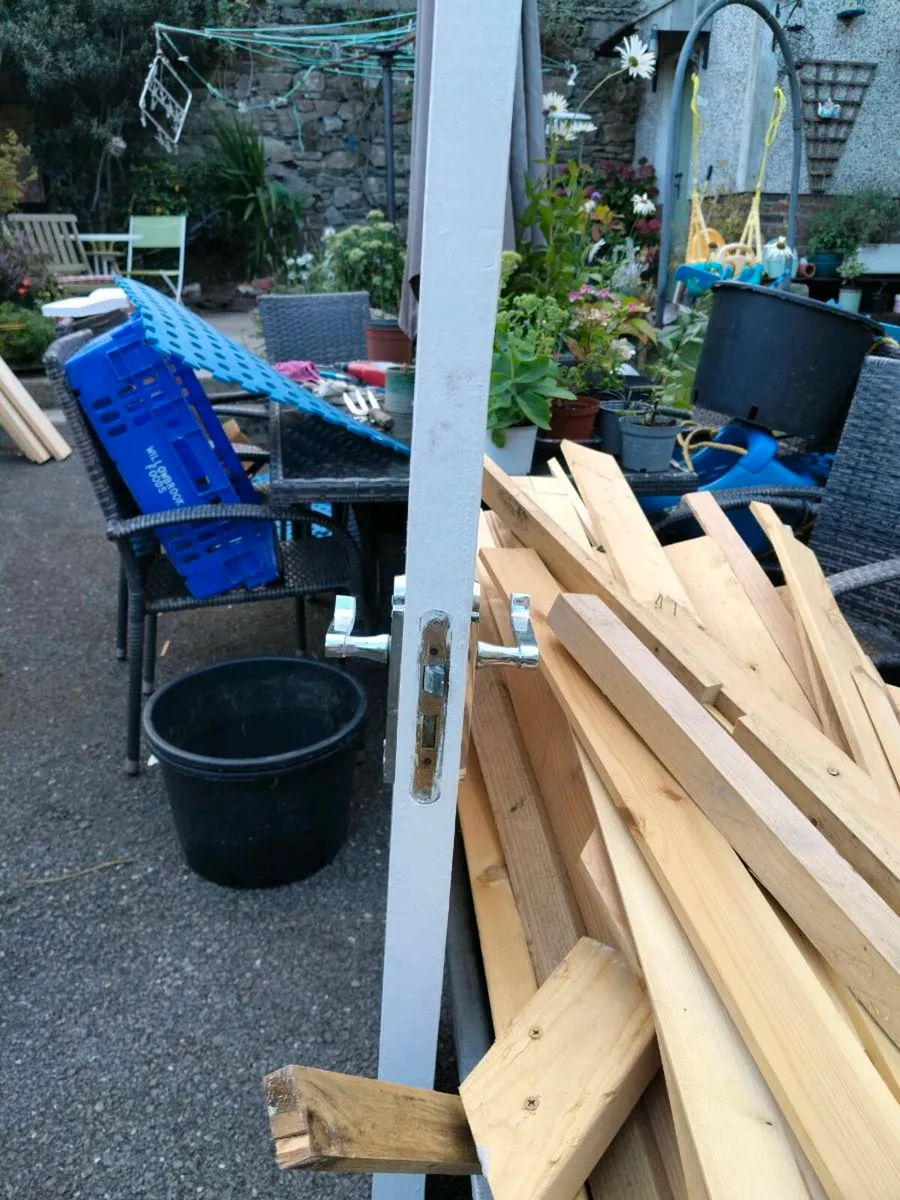 1 single white flush door. With handle. 
2 foot wi - Image 3