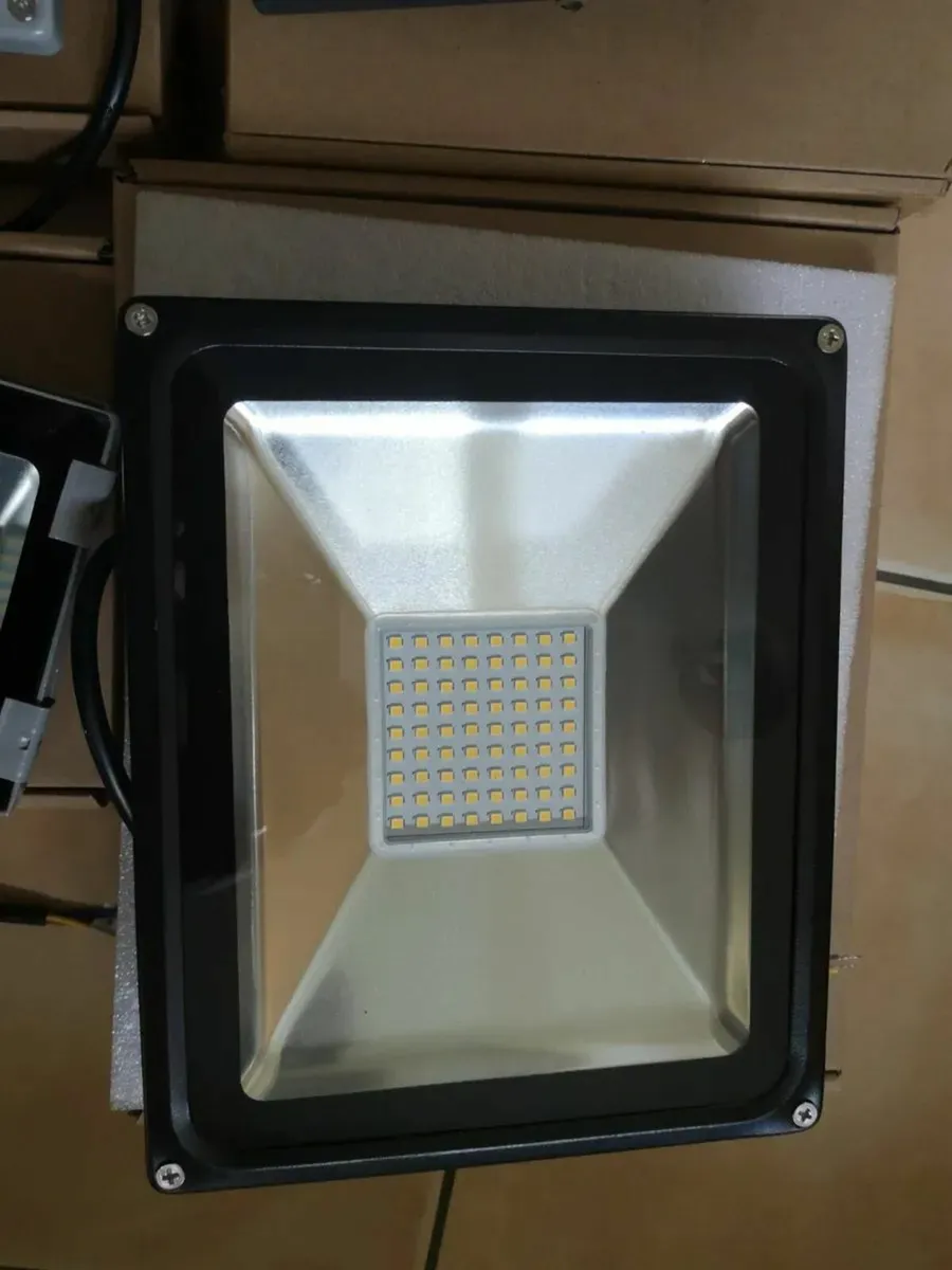 Led Floodlight 20w 30w 50w 100w - Image 1