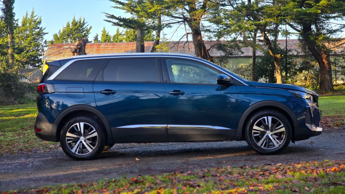 212 PEUGEOT 5008 1.5 HDI ALLURE FL - Image 4