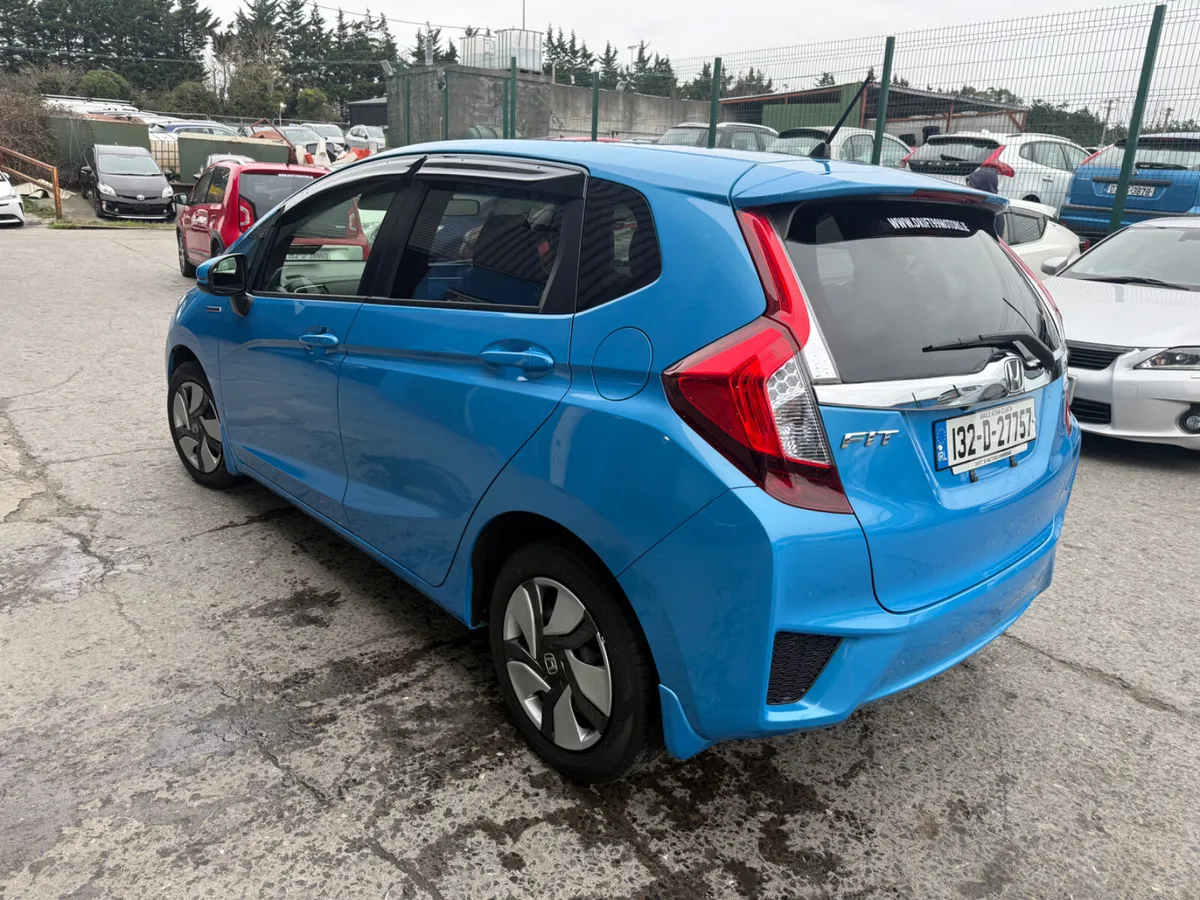 2013 Honda Fit Hybrid Automatic - Image 4