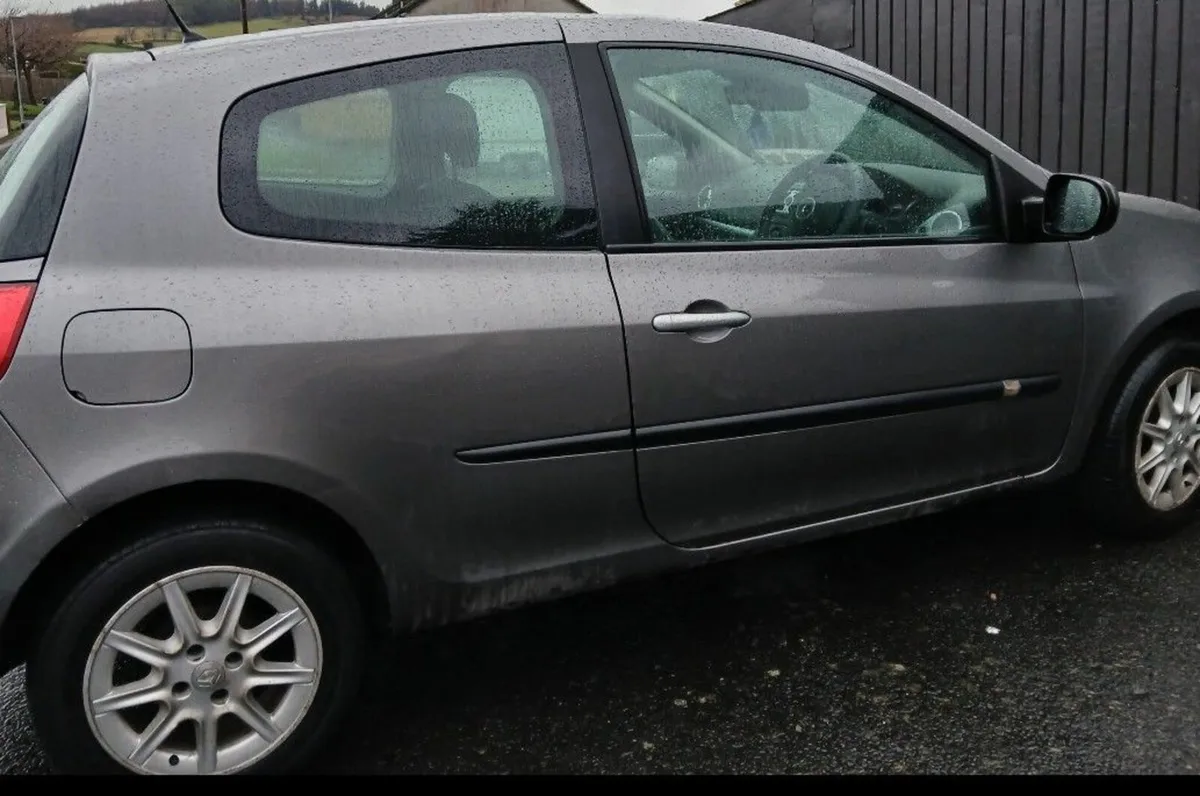 Renault Clio 2011 - low mileage and NCT May 2026 - Image 3