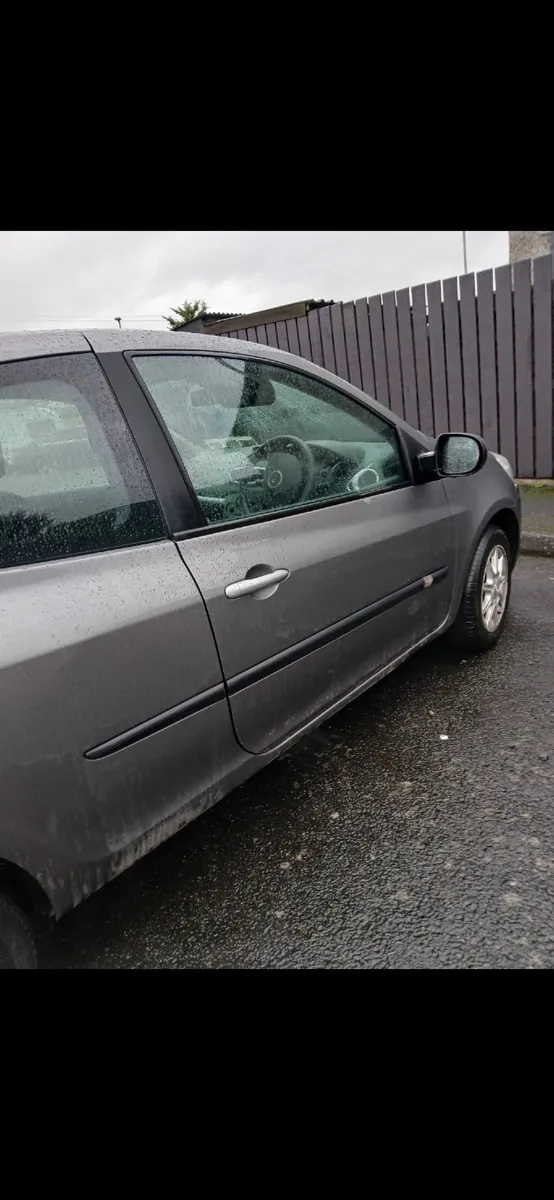 Renault Clio 2011 - low mileage and NCT May 2026 - Image 4