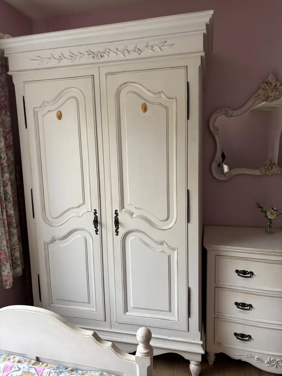 Single bed wardrobe and drawers - Image 1